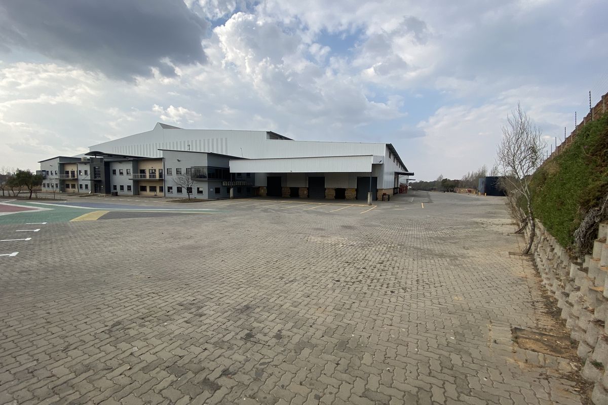 22 510m2 Warehouse Available to Let in Mostyn Park - Photo 3