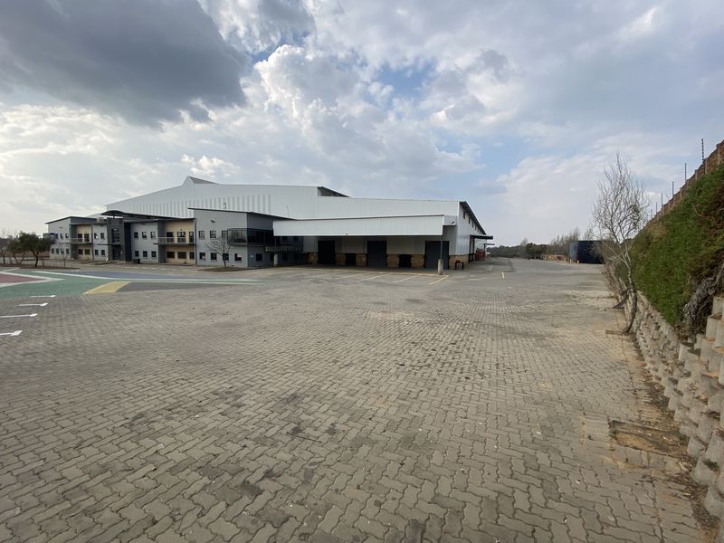 22 510m2 Warehouse Available to Let in Mostyn Park - Photo 3
