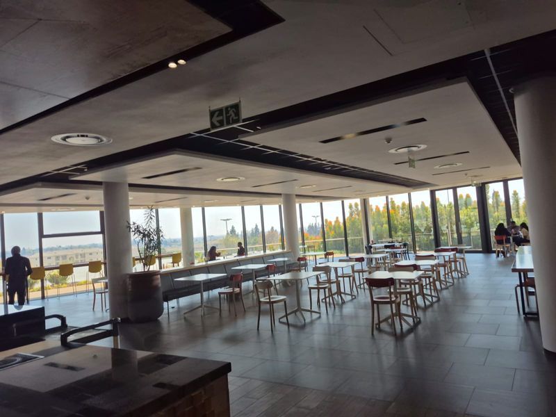 Premium grade offices to rent in landmark building, Midrand - Photo 10