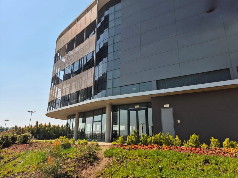 Premium grade offices to rent in landmark building, Midrand - Photo 3