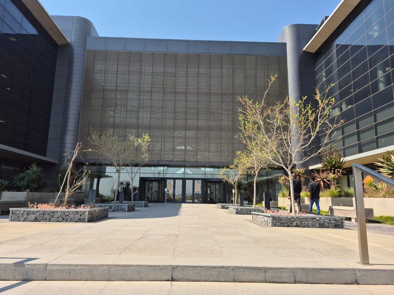 Premium grade offices to rent in landmark building, Midrand - Photo 5