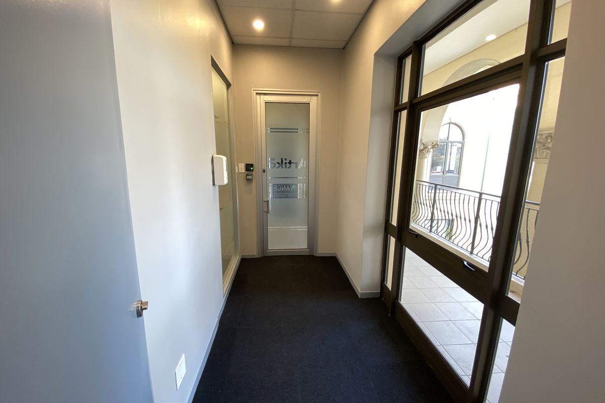 151m2 Office Suite to Let in fourways - Photo 4