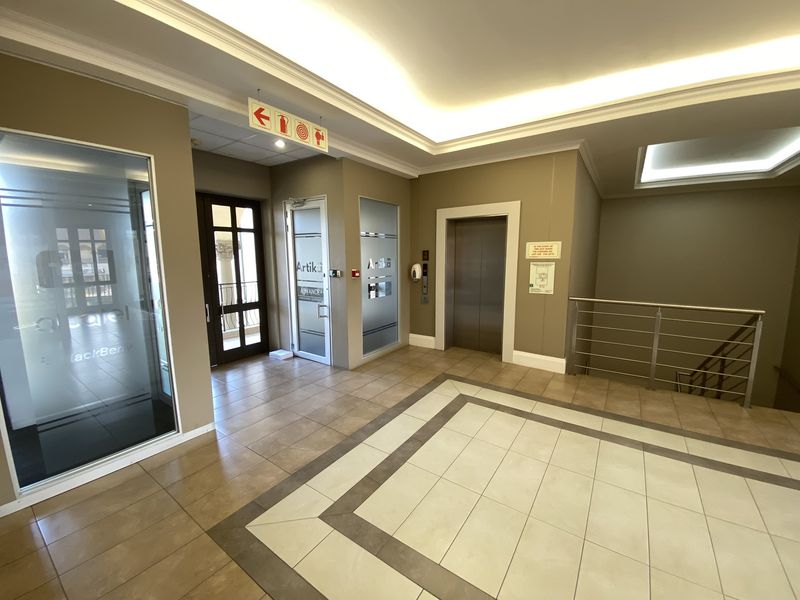 151m2 Office Suite to Let in fourways - Photo 3