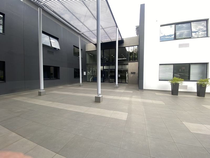 A-Grade Ground Floor Suite to Let in Fourways - Photo 2