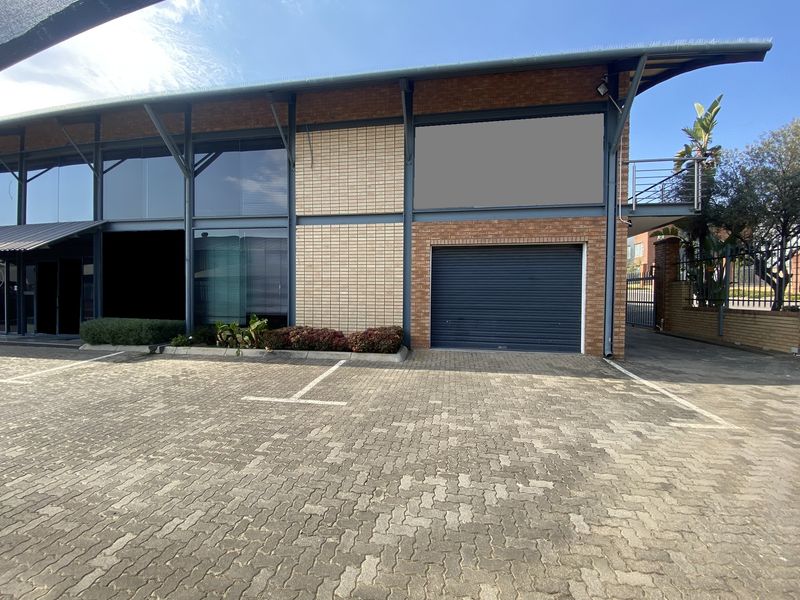 A-Grade Warehouse to Let in North Riding - Photo 2