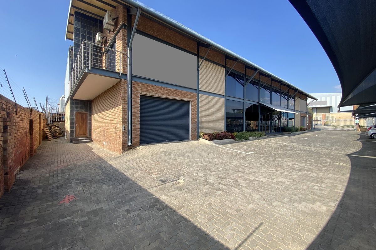 A-Grade Warehouse to Let in North Riding - Photo 3