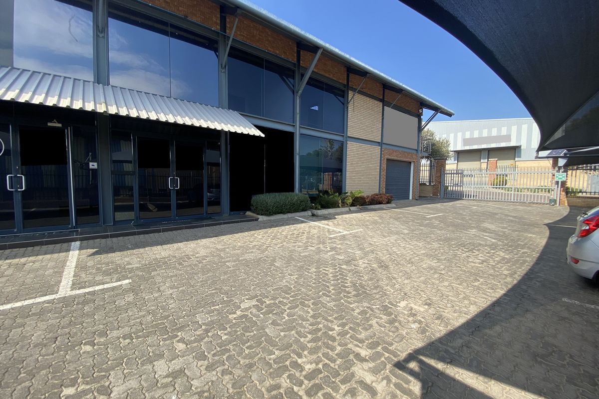 A-Grade Warehouse to Let in North Riding - Photo 5