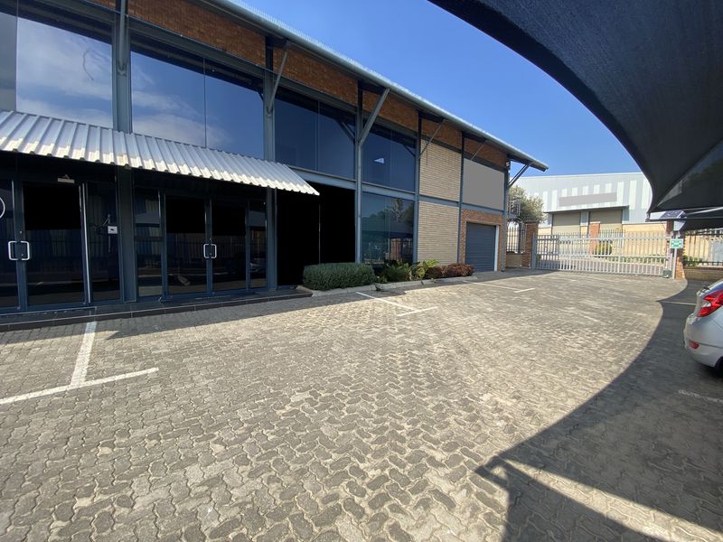 A-Grade Warehouse to Let in North Riding - Photo 5