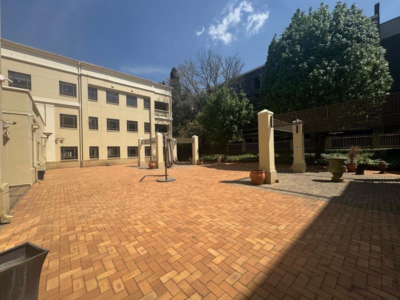 Entire Office Building To Let – Illovo, Johannesburg - Photo 3