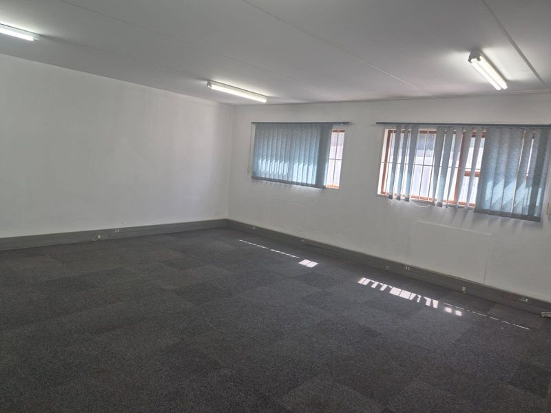 Mini warehouse unit with offices to rent in business park, Midrand - Photo 8