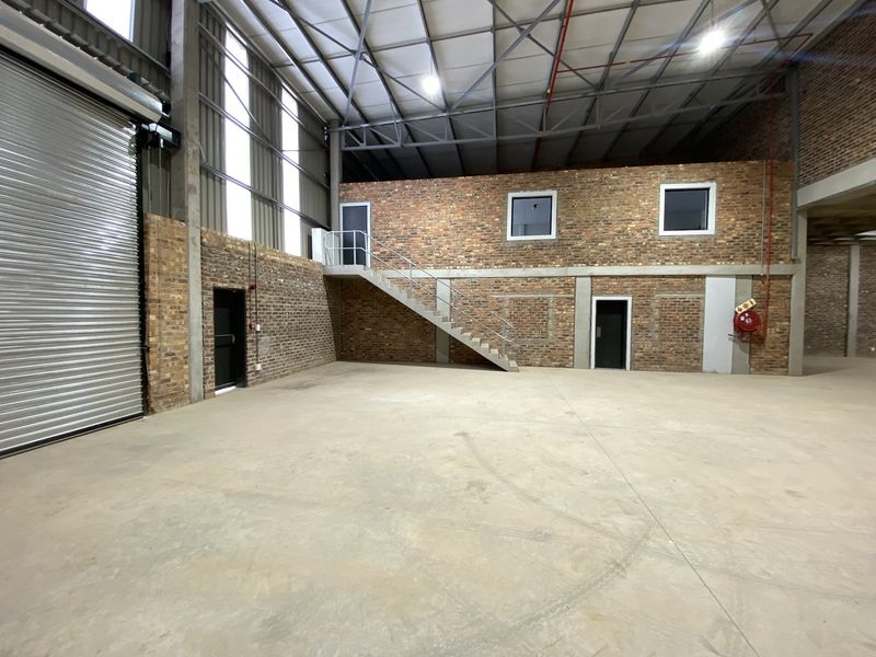 Newly Built Mini Industrial Unit to Let in Lanseria - Photo 8
