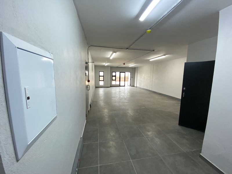 Newly Built Mini Industrial Unit to Let in Lanseria - Photo 4