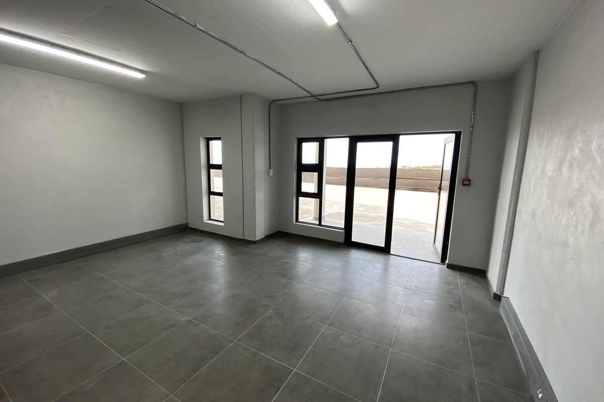 Newly Built Mini Industrial Unit to Let in Lanseria - Photo 3