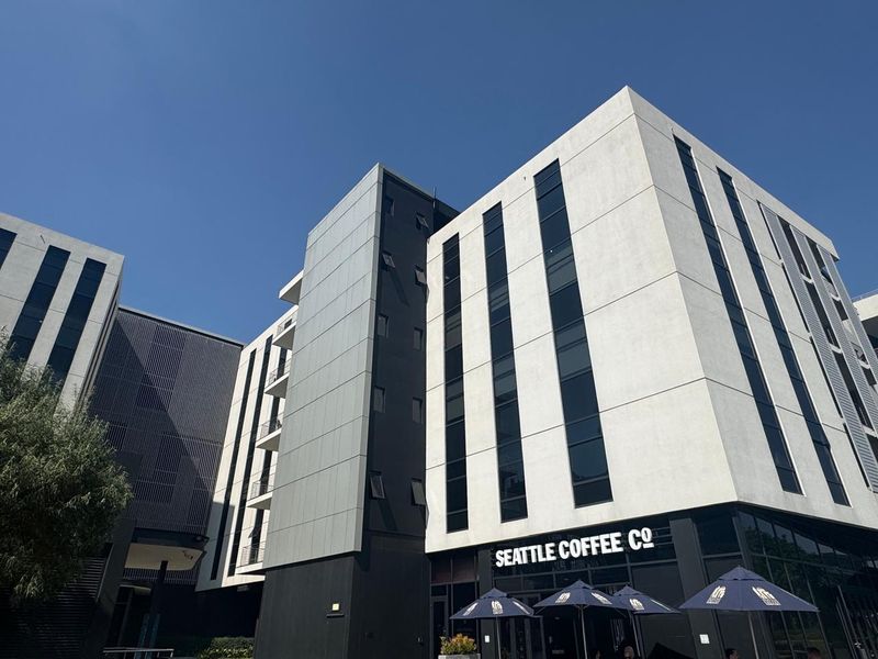 Sandton Gate boasts unrivaled access to business - Photo 7