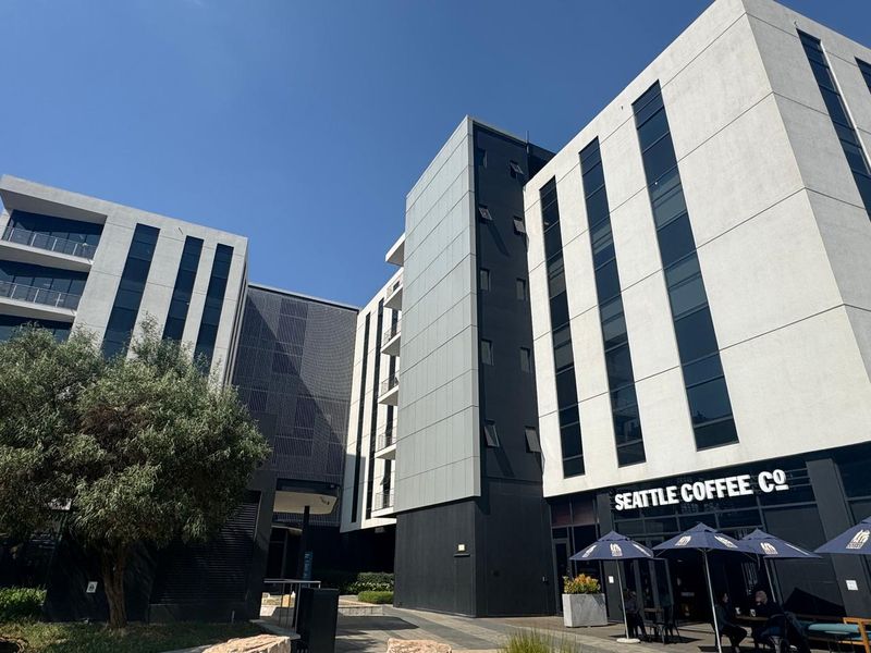 Sandton Gate boasts unrivaled access to business - Photo 10