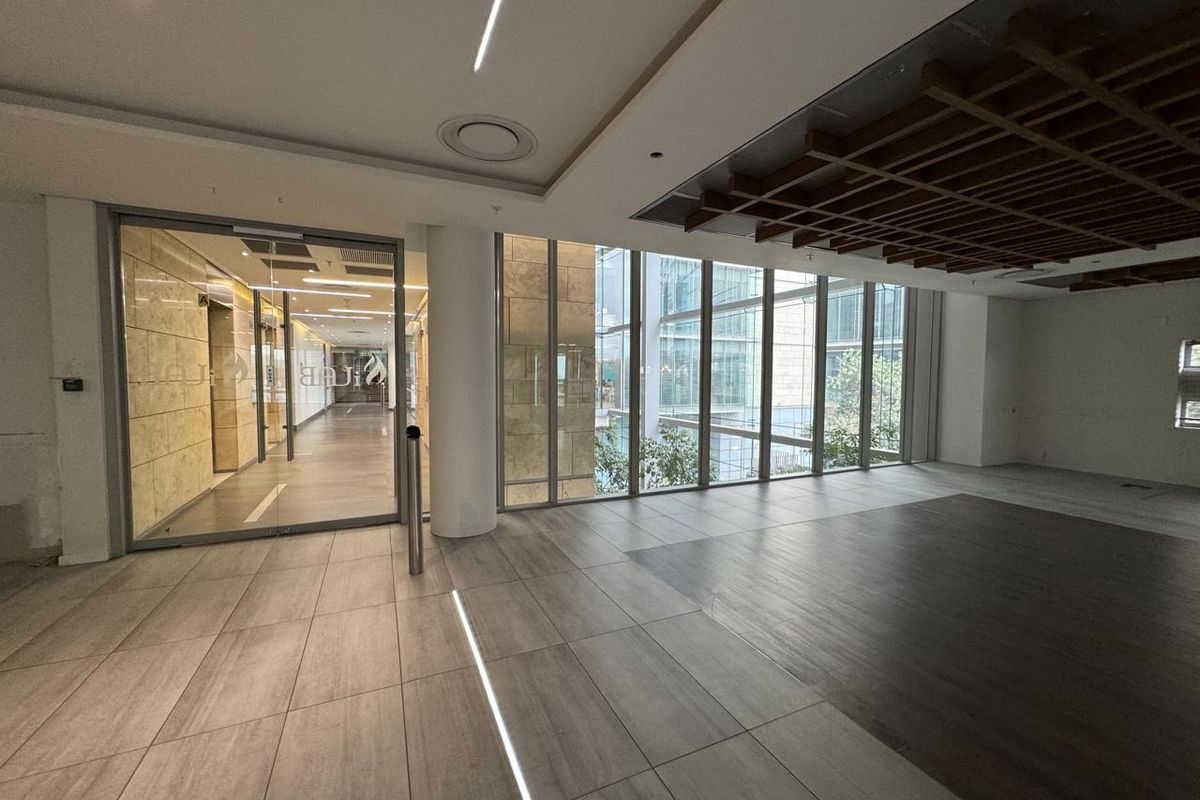 893 sqm Premium Office - Photo 2