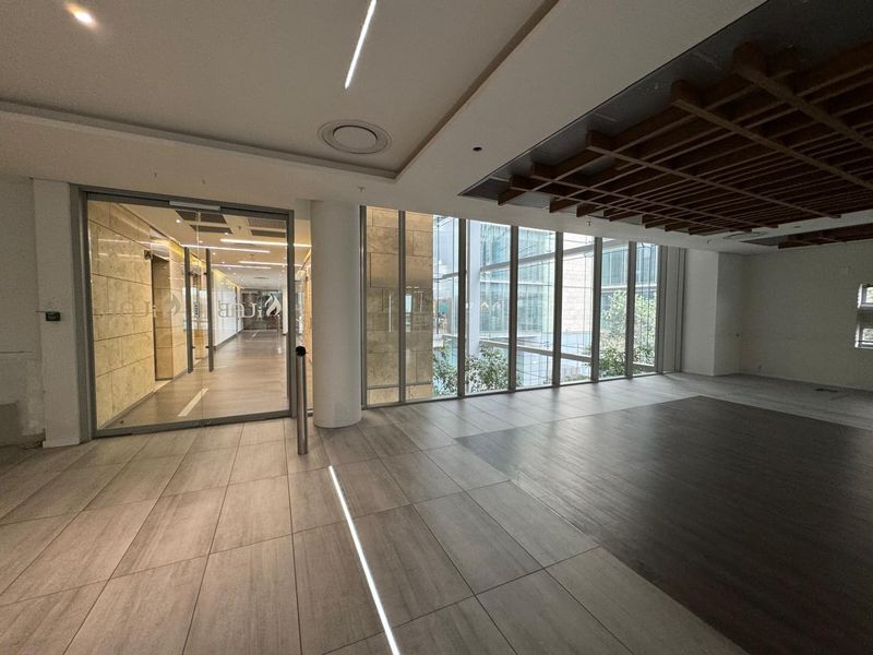 893 sqm Premium Office - Photo 2