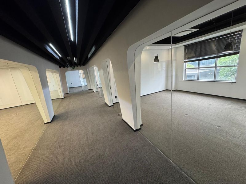 Standalone Office Building | 2 165 sqm | Sandhurst - Photo 5