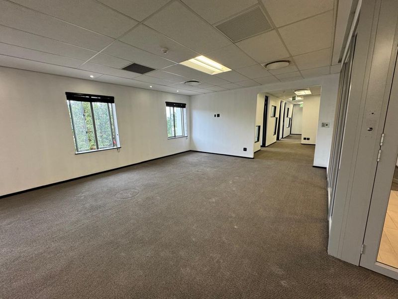 Standalone Office Building | 2 165 sqm | Sandhurst - Photo 10