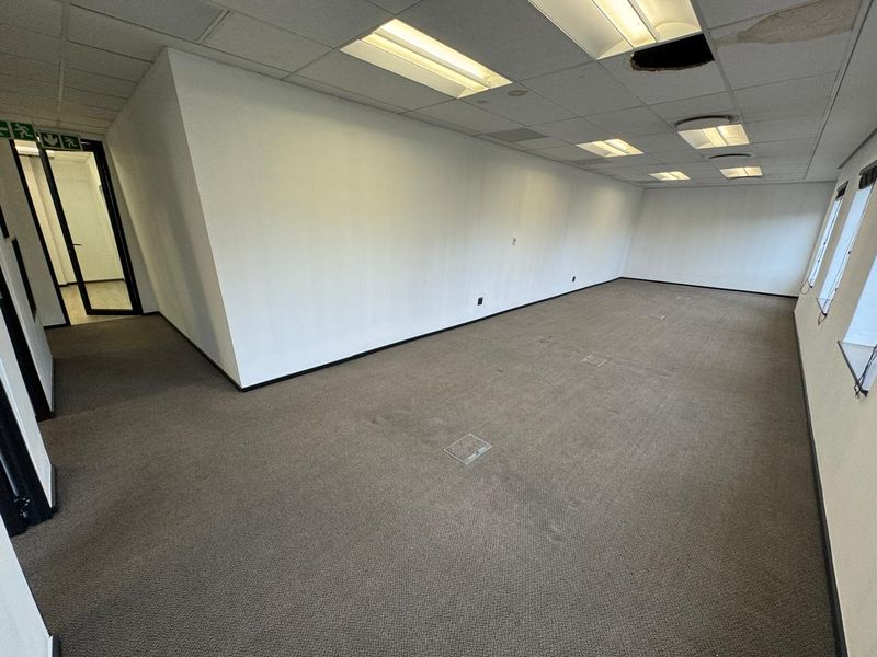 Standalone Office Building | 2 165 sqm | Sandhurst - Photo 9