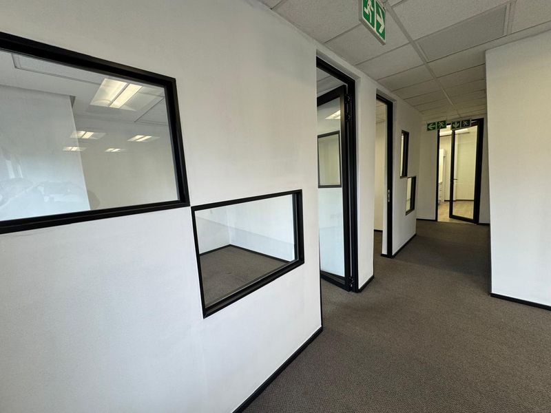 Standalone Office Building | 2 165 sqm | Sandhurst - Photo 8