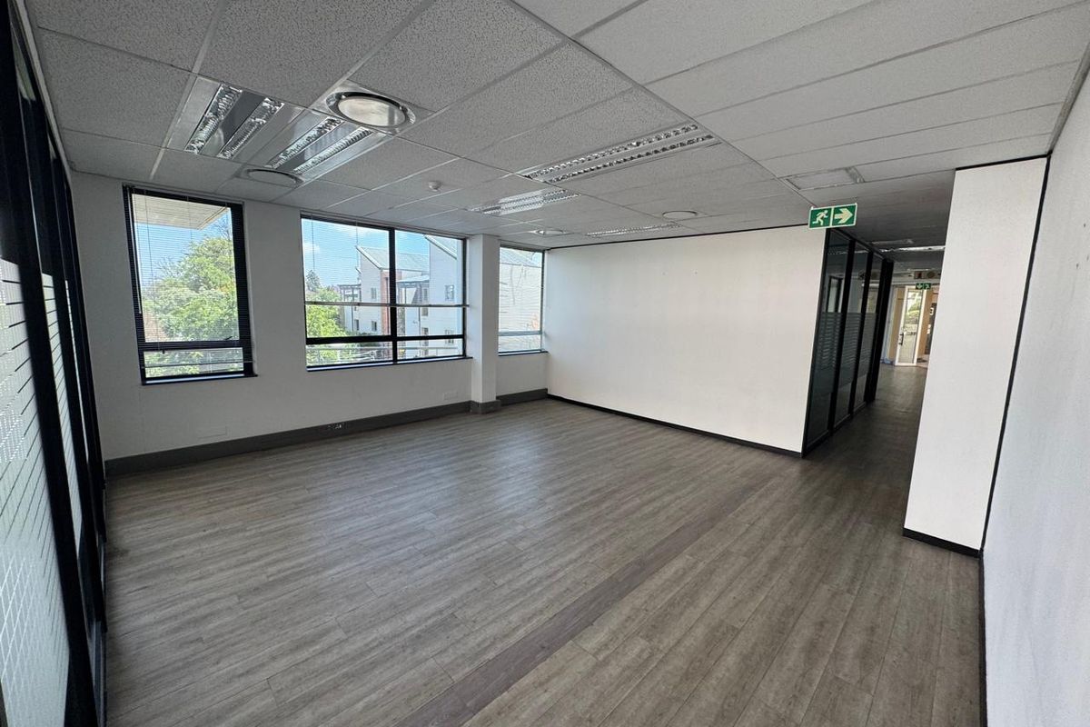 800 sqm ground floor office in one of Rosebank’s landmark buildings. - Photo 5