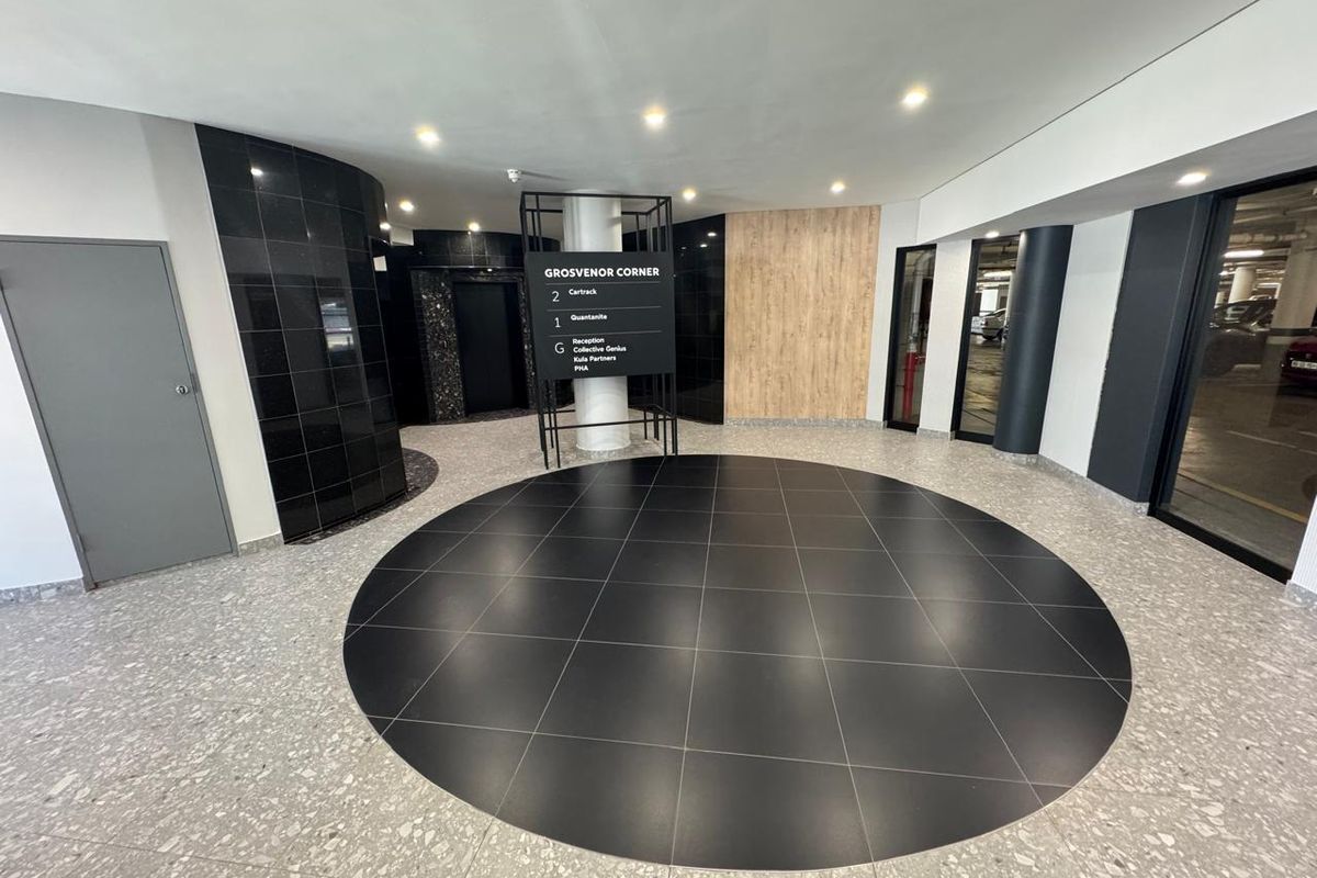 800 sqm ground floor office in one of Rosebank’s landmark buildings. - Photo 2