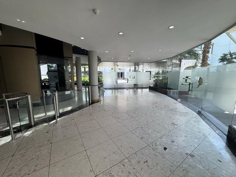 2,000sqm 2nd Floor Office on One of Rosebank’s Most Iconic Corners - Photo 3