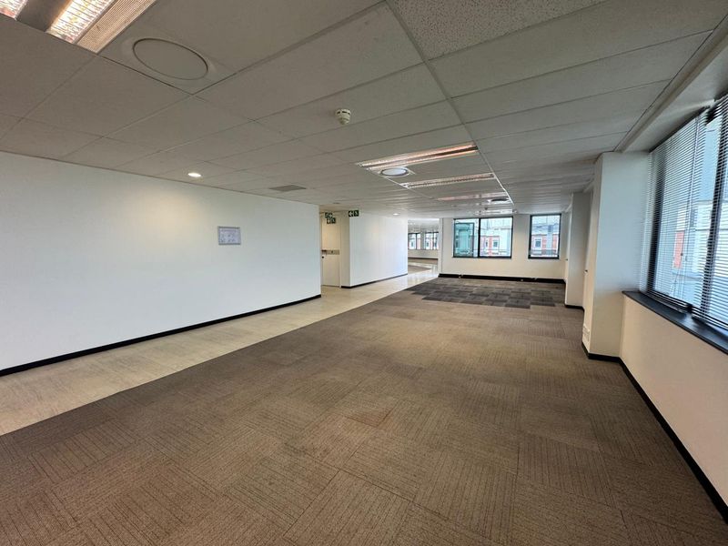 2,000sqm 2nd Floor Office on One of Rosebank’s Most Iconic Corners - Photo 10