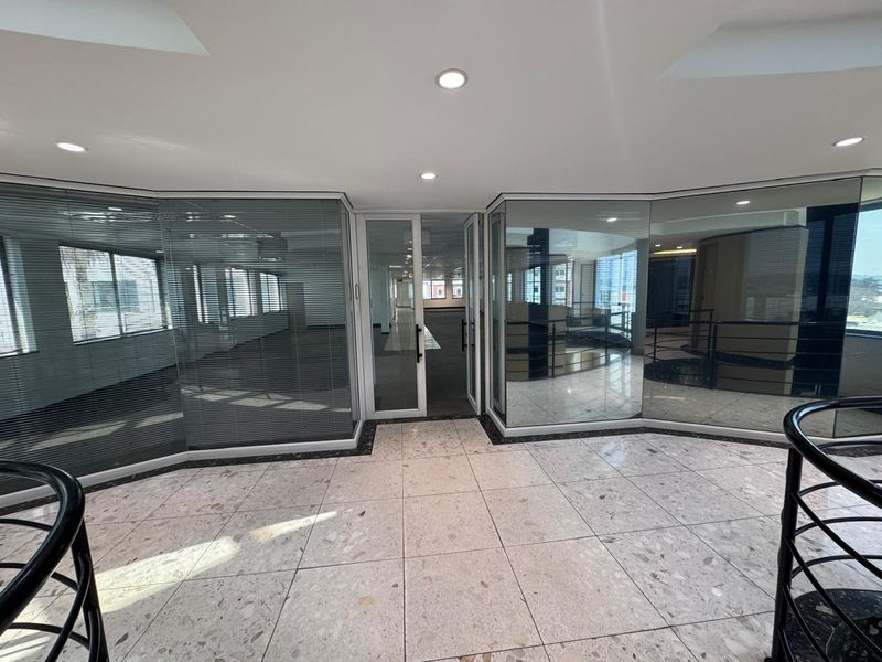 2,000sqm 2nd Floor Office on One of Rosebank’s Most Iconic Corners - Photo 6