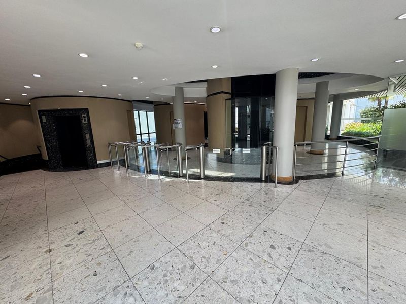 2,000sqm 2nd Floor Office on One of Rosebank’s Most Iconic Corners - Photo 4