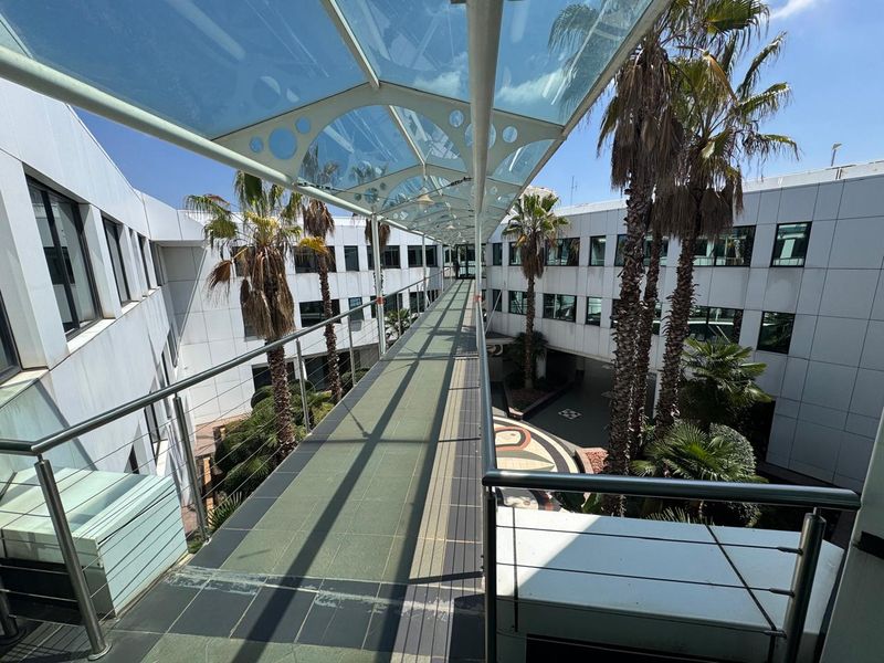 2,000sqm 2nd Floor Office on One of Rosebank’s Most Iconic Corners - Photo 2