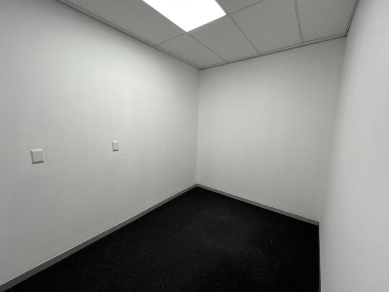 Ground Floor unit available in popular office park - Photo 6