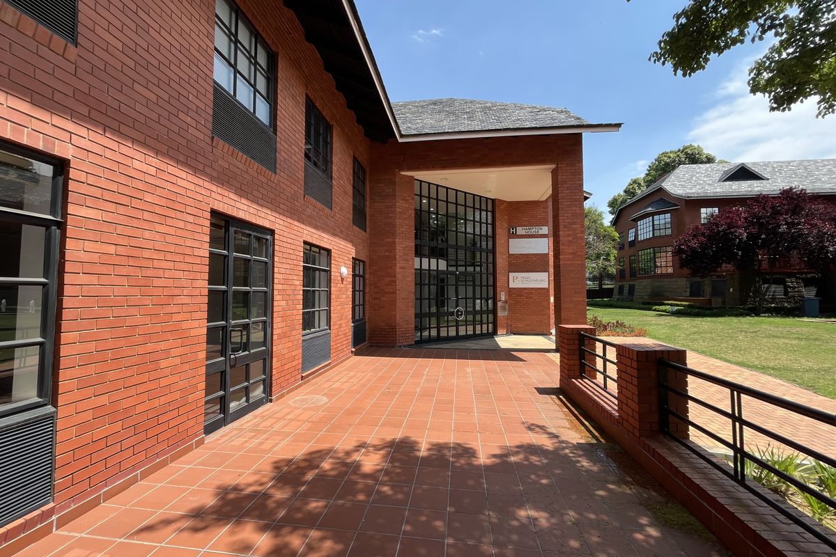 Ground Floor unit available in popular office park - Photo 2