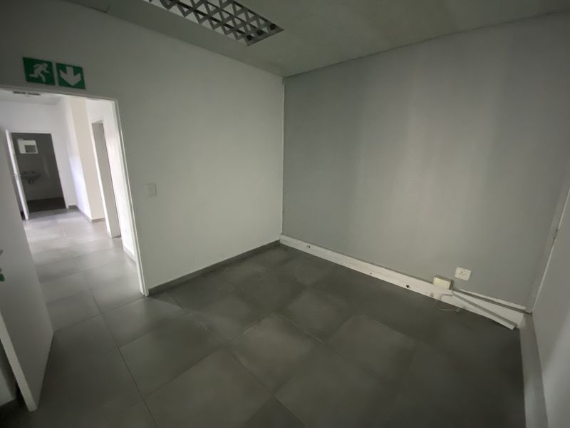 Modern Mini Warehouse to Let in North Riding - Photo 10