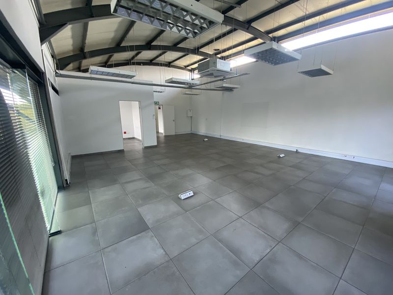 Modern Mini Warehouse to Let in North Riding - Photo 8