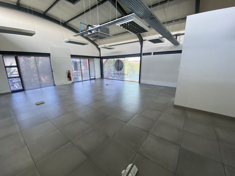Modern Mini Warehouse to Let in North Riding - Photo 7