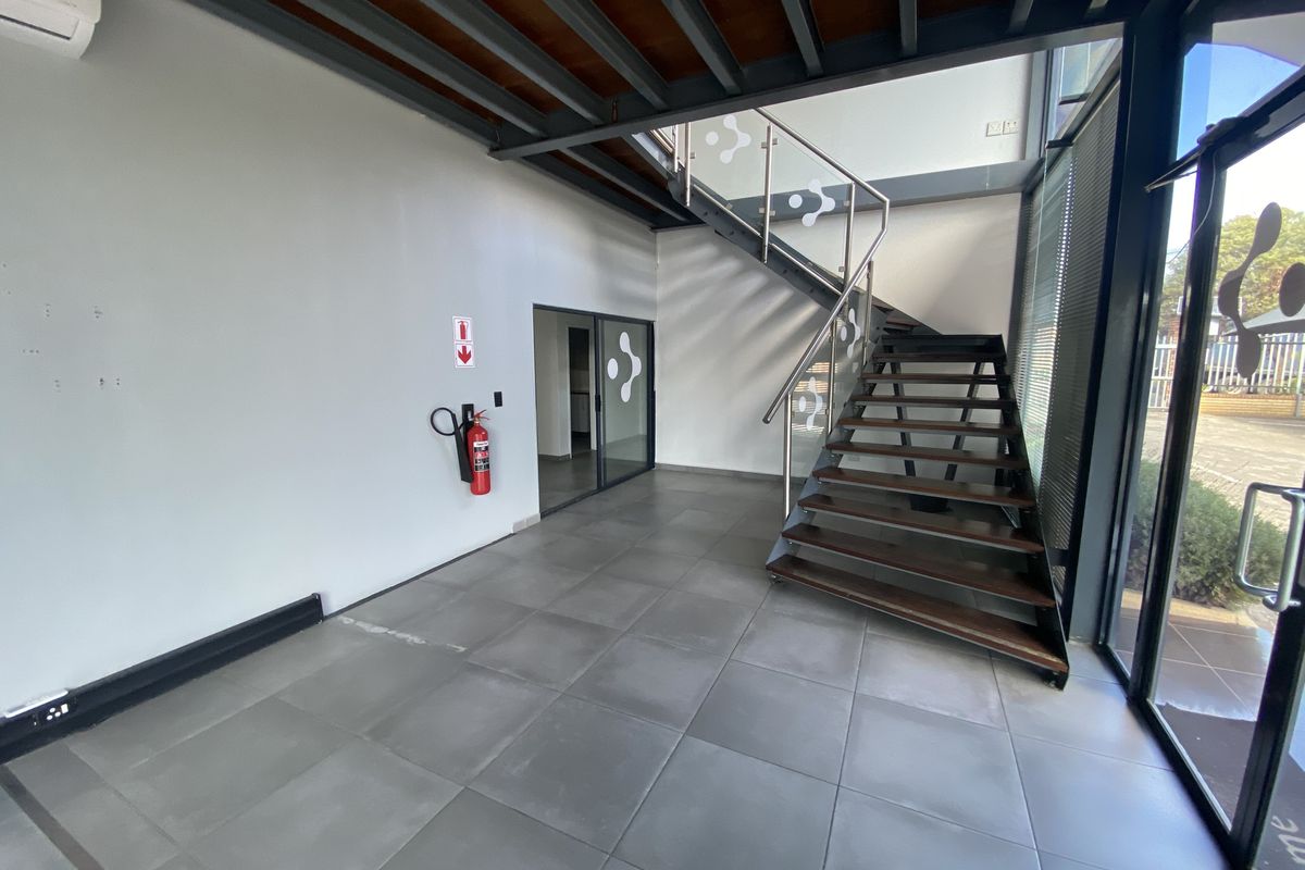 Modern Mini Warehouse to Let in North Riding - Photo 2