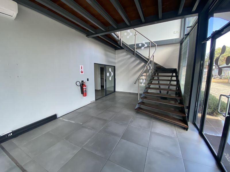 Modern Mini Warehouse to Let in North Riding - Photo 2