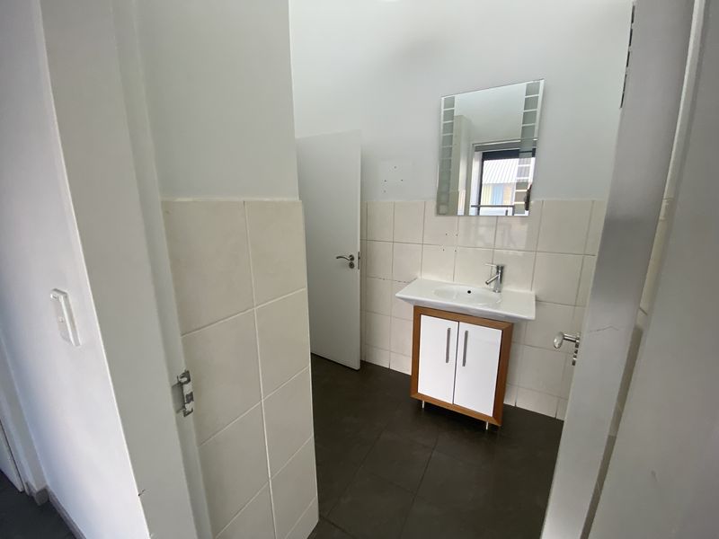 Modern Mini Warehouse to Let in North Riding - Photo 5