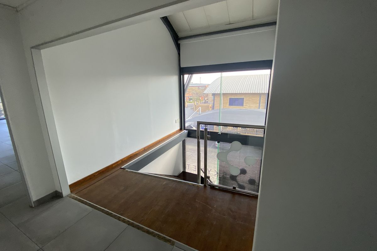 Modern Mini Warehouse to Let in North Riding - Photo 4