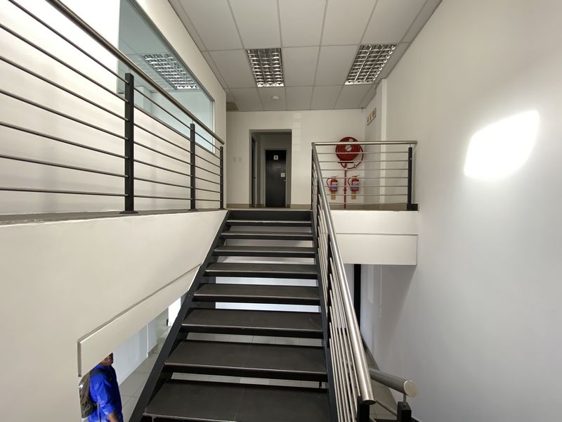 875m2 Warehouse with Showroom & Offices to Let in North Riding - Photo 9