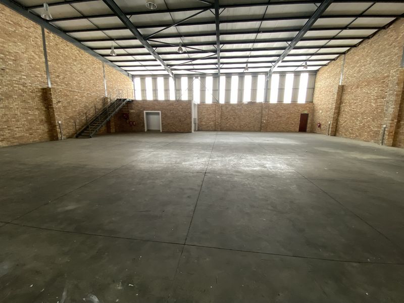 875m2 Warehouse with Showroom & Offices to Let in North Riding - Photo 10