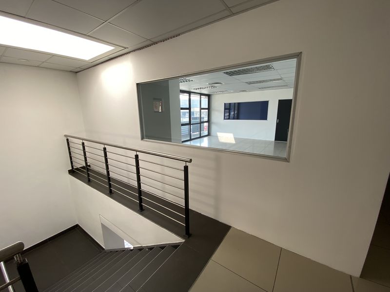 875m2 Warehouse with Showroom & Offices to Let in North Riding - Photo 8