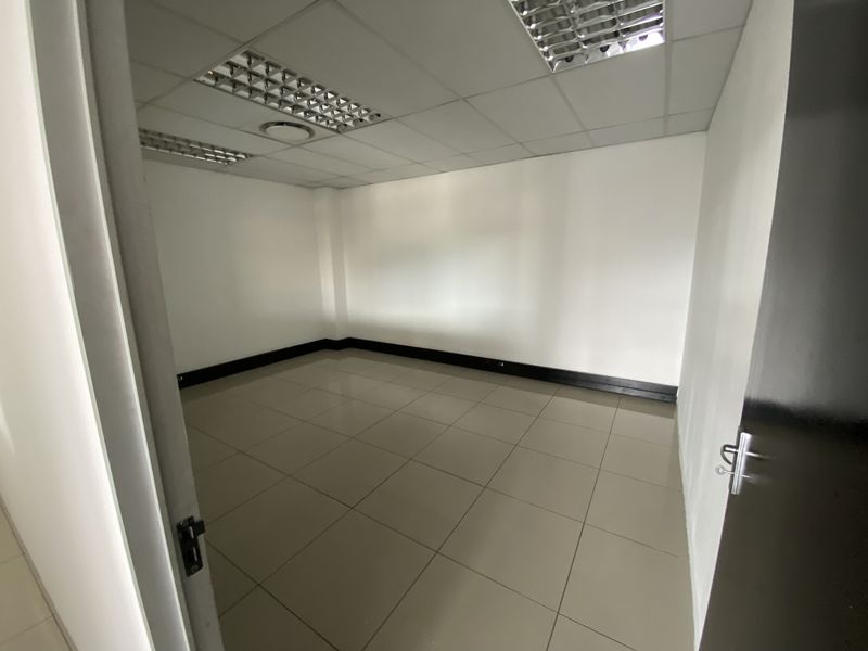875m2 Warehouse with Showroom & Offices to Let in North Riding - Photo 5