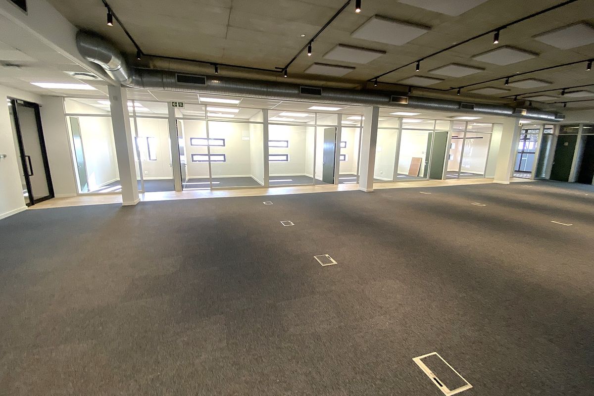 Ground Floor Office Suite to Let in Lonehill - Photo 5