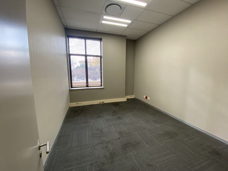 Ground Floor Suite to Let in Prime Fourways Location - Photo 10