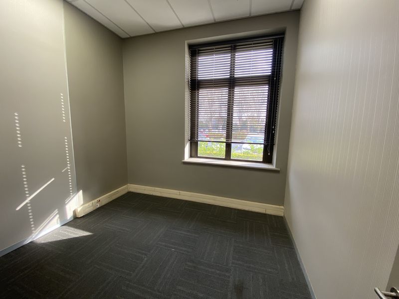 Ground Floor Suite to Let in Prime Fourways Location - Photo 7