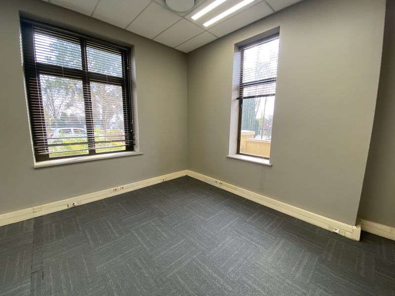 Ground Floor Suite to Let in Prime Fourways Location - Photo 8