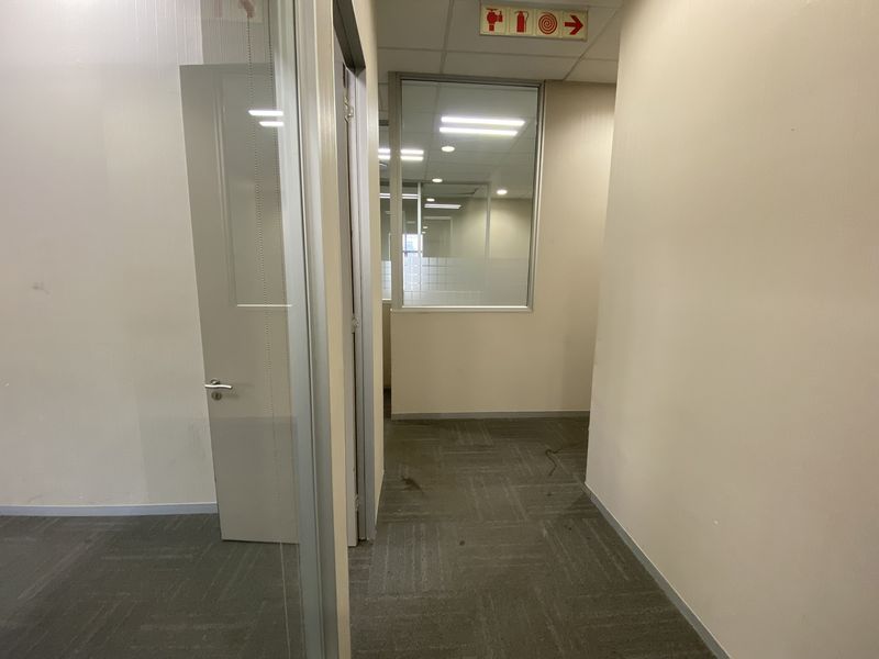 Ground Floor Suite to Let in Prime Fourways Location - Photo 6